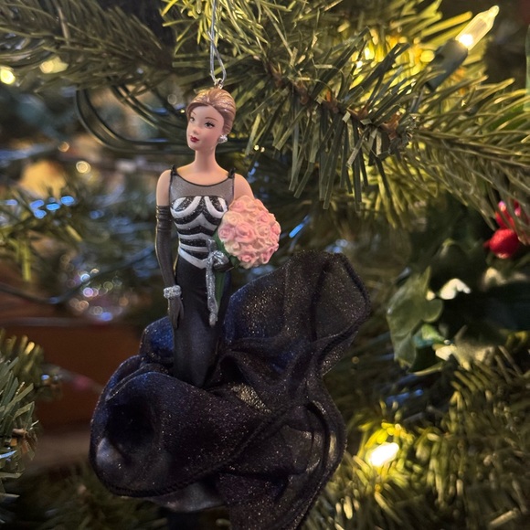 Hallmark Barbie 40th Anniversary Ornament - Picture 1 of 6